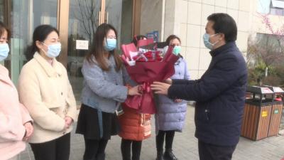 王燮耀看望慰问一线女医务工作者