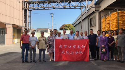河谷两地美协会员走进香园送文化