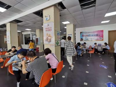 市行政审批局倡导光盘行动 拒绝餐饮浪费