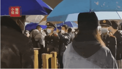 我们的战士罕见后退