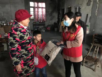 “一对一”助学托起困境学子未来