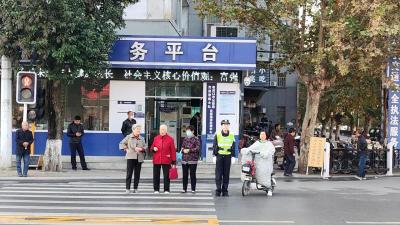 市公安局全员上路整治交通乱现