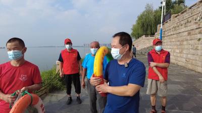 老河口：防溺水志愿服务队撑起汉江河畔“安全伞”