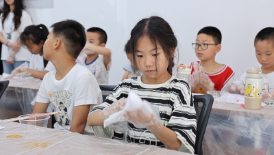 小东门社区：非遗扎染进社区 暑假学堂有“趣”处