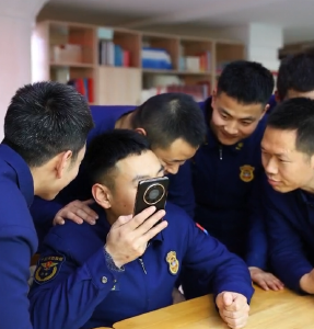 烟花虽美 安全先行