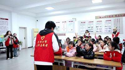 五谷拼瑞马 童心传年俗