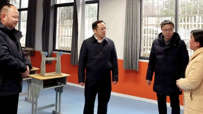 市领导调研春季开学工作  
