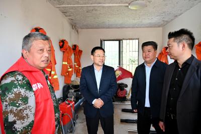 冯玉强开展山林长制巡查并检查森林防火工作 