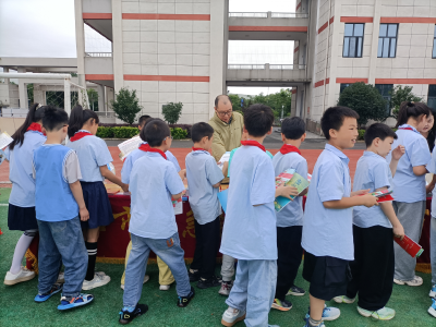市应急管理局开展应急知识进校园活动
