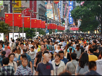 上海已被“人从众”挤爆