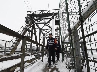 襄阳铁路巡护员 雪中守卫交通大动脉