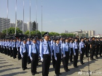 襄阳市公安局“创文争杯”誓师大会在诸葛亮广场隆重举行
