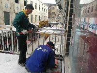 拆了！樊城襄港风情街违法搭建的钢构