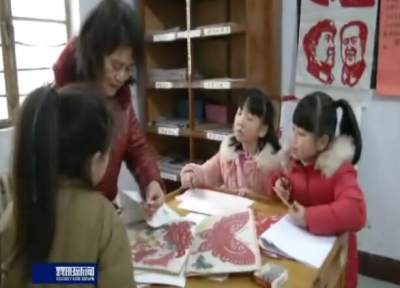 【新春走基层 幸福都是奋斗出来的 忙年的人】 王月英：生肖剪纸 让年味更足