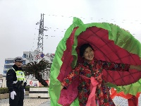 【元宵节】民俗展演乐 民警安保忙