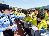 保康民警入校传授防电信诈骗常识