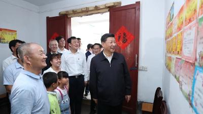 习近平深入赣南老区潭头村考察调研