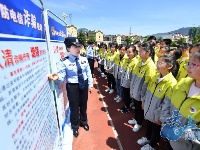 保康民警入校传授防电信诈骗常识