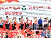 保康县举办“勿忘历史硝烟 强我中华少年”禁毒进校园大型活动