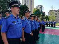 襄城城管：军训考核 提升形象