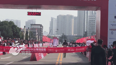 【襄视频】2019襄阳马拉松第一名来了！