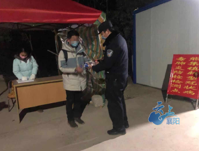 暖心！枣阳民警救助迷路男子