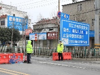 坚守：疫情不退，警察不退。