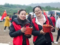南漳：万亩樱桃红  民富村更美