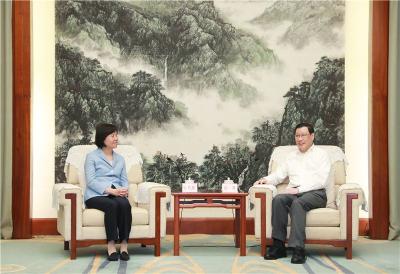 应勇王忠林与沈跃跃一行座谈