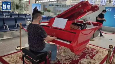 你可以在襄阳机场航站楼弹钢琴了