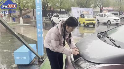 【品质消费 诚信护航】广电车展竟然可以抚摸“海豚”
