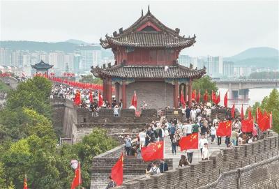 相聚中国节Vlog丨云游千湖之省 寻味荆楚风韵