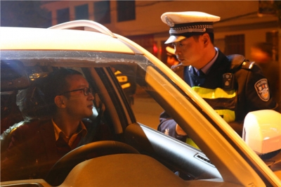 蕲春交警开展“秋风行动”持续夜查揪出“酒鬼”63名