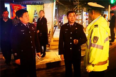 胡新志督战交警、巡特警联合夜查行动