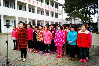 寒婆岭小学学雷锋活动风生水起