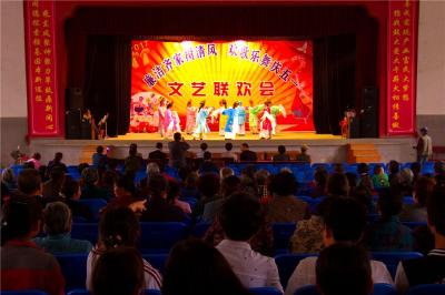 八里湖办事处：借“五一”搭台  “倡”廉洁树清风