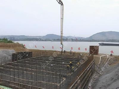 棋盘洲长江公路大桥主塔承台开始混泥土浇筑施工