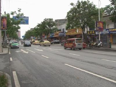 漕河城区部分路段车辆乱停乱放
