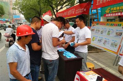 蕲春县住建局：安全宣传进工地上街头