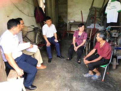 赵少莲 陈家伟参加“聚力脱贫攻坚、五级代表在行动”漕河镇黄厂代表小组活动