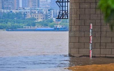 长江一号洪峰到达湖北省 长江水位将保持高位运行