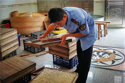 蕲春县食药监局开展小餐饮、食品生产加工小作坊专项整治