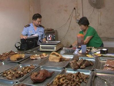 县食药监局专项整治食品生产加工小作坊