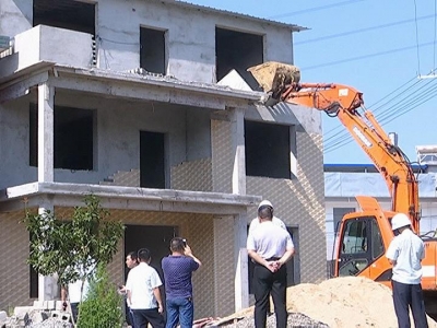 横车镇依法拆除违法建筑