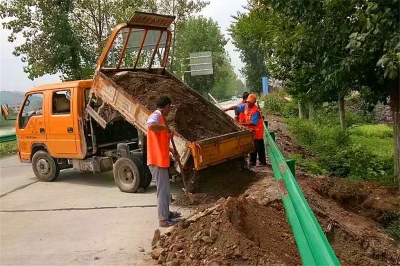 蕲春公路两河口养护管理站成功处治一处路基缺口