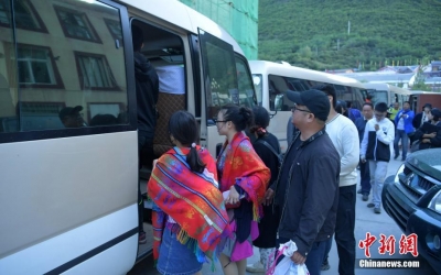 九寨沟疏散7万余名滞留人员  2360名湖北游客安全撤离