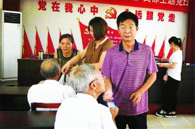 漕河镇举行扶贫资金“分贷统还”首场签约