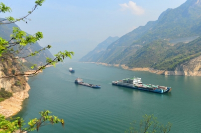 湖北强力推进长江大保护 建立产业准入负面清单制度