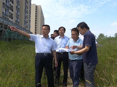 詹才红现场办公研究县一中改扩建工作