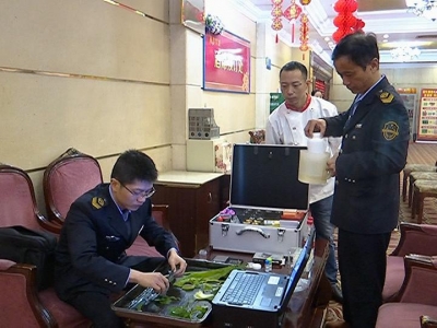 县食药监局全力保障节会期间食品药品安全